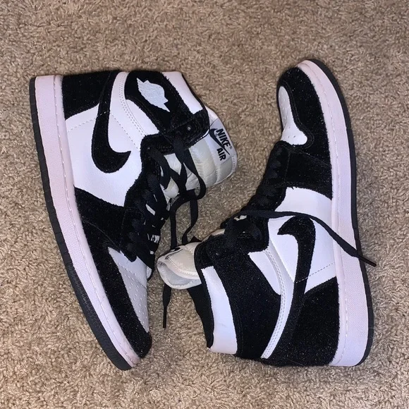 Women Nike Air Jordan 1 Retro High OG Black White Pony Hair CD0461 007 Sneakers - Picture 2 of 14